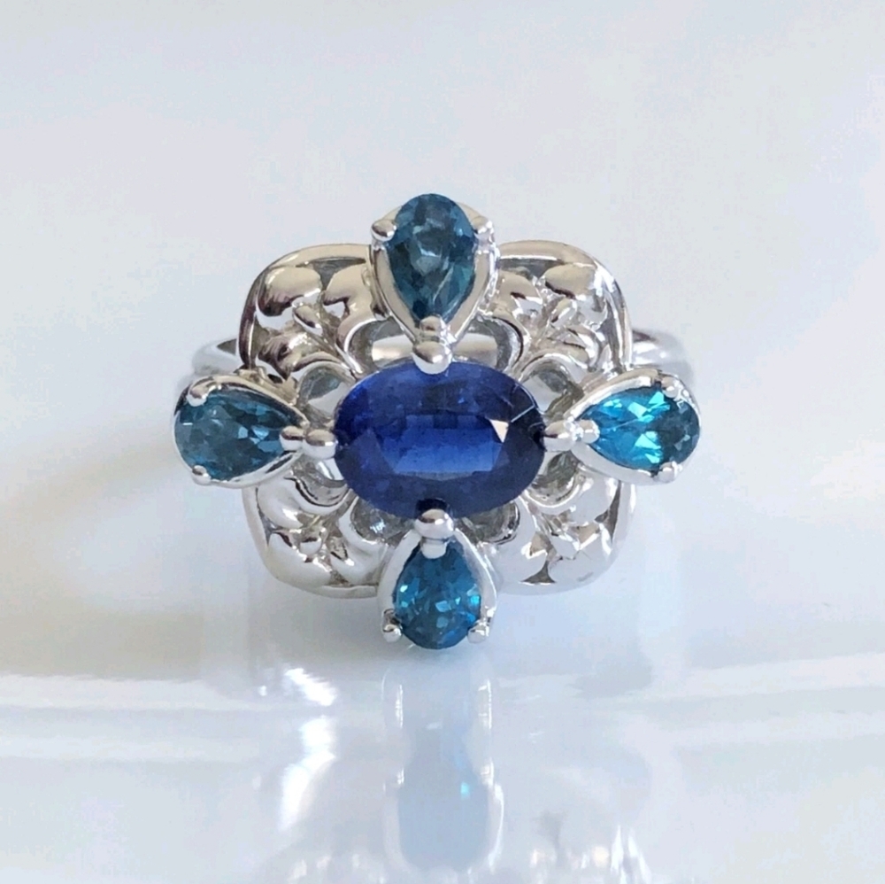Host Pick NWOT Extremely Rare Estate Victoria Wieck  Kyanite Ring Size 7